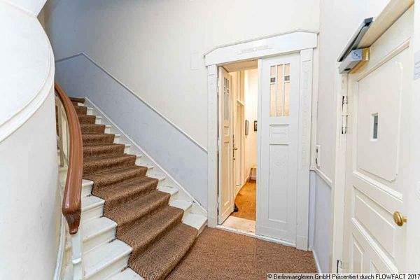 Wohnungseingang, Treppenhaus