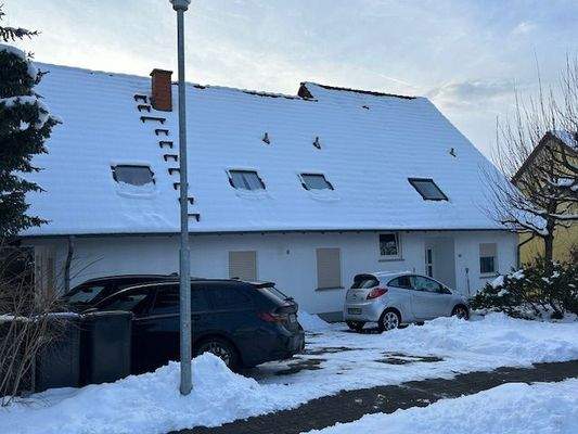 Vorderseite Immobilie / Stellplatz