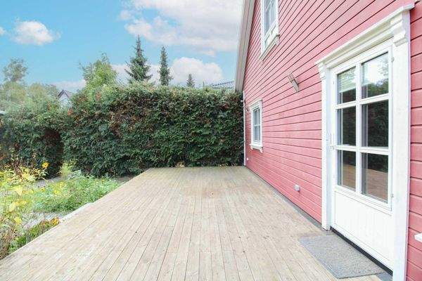 Terrasse hinter dem Haus