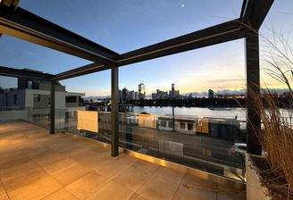 Terrasse bei Sonnenuntergang