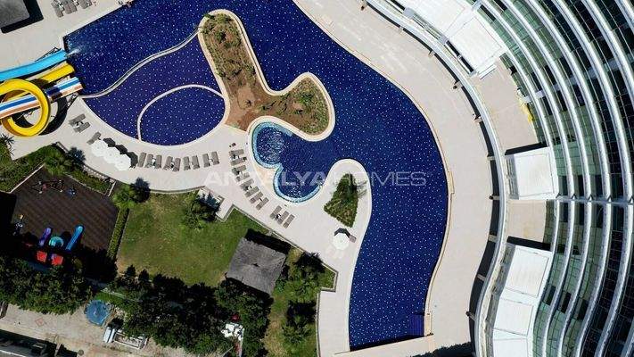 Property in a Complex with Private Beach Access in Antalya Kundu