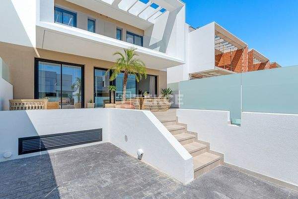 Semi-Detached Villas with Swimming Pools in Dolores Alicante