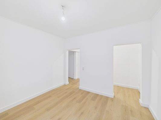 CAM01223G0-PR0200-STILL006