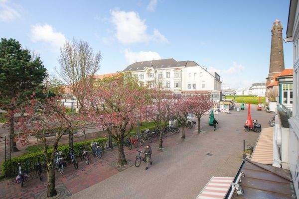 ..  mit Blick auf den Park und zum Leuchtturm