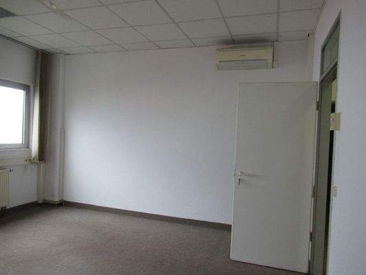 Büro Bild 1.JPG