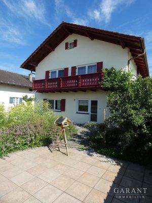 Vorderseite mit Terrasse