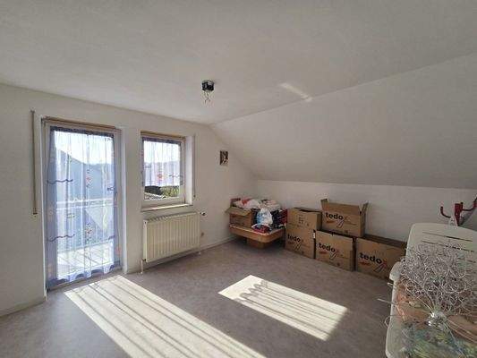 Zimmer 2 mit Balkonzugang DG