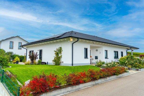 VON POLL IMMOBILIEN VS