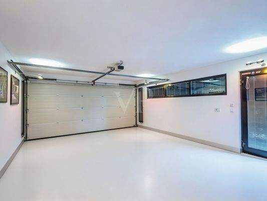 beheizte Doppelgarage mit Tageslicht