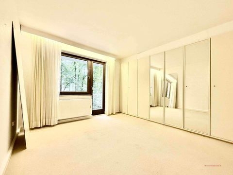 Schlafzimmer mit Balkonzugang