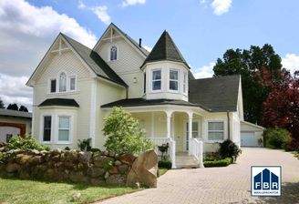 Frontansicht u. Auffahrt