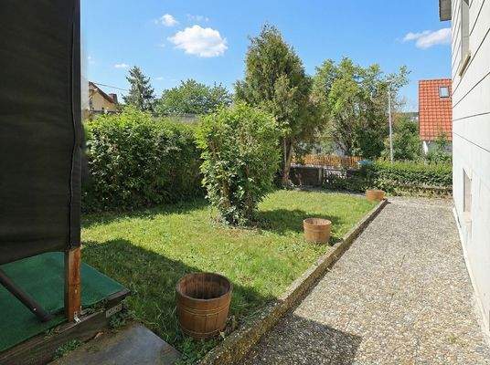 Schöner Gartenabteil mit Zugangsweg