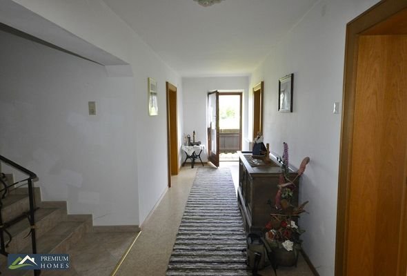 Angerberg - Bauernhof/Wohnbereich zum Mieten - Flur OG 1 Zugang Balkon und Treppe zum Dachgeschoss
