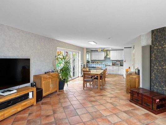 Blick Richtung Essbereich und Küche