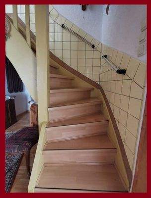 Aufgang ins 1.OG.jpg