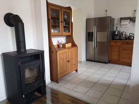 Blick vom Wohnzimmer in Küche 