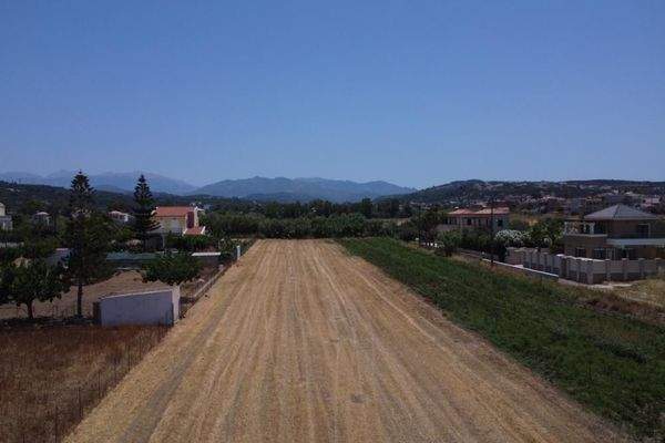 Kreta, Tavronitis: Ausgezeichnetes Grundstück in Meeresnähe zum Verkauf