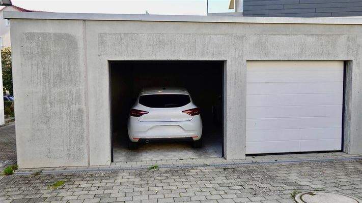 Einzelgarage mit Außen-Stellplatz