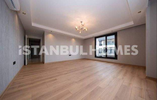 Sea-View Flats with Community Pool in İstanbul Pendik