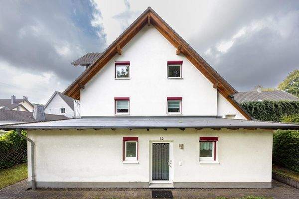 Außenansicht Neubau, Rückansicht, separater Eingang Wohnung