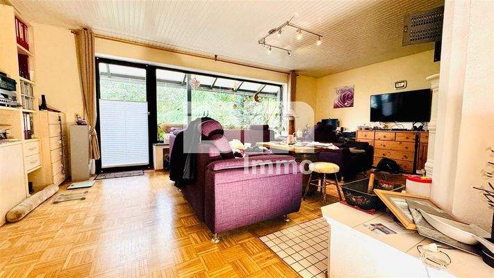 WE1 EG Wohnzimmer / Zugang Balkon