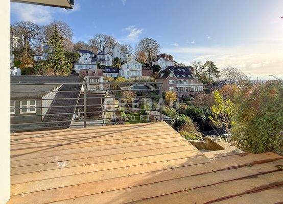 Terrasse vor dem Wohn-Essbereich