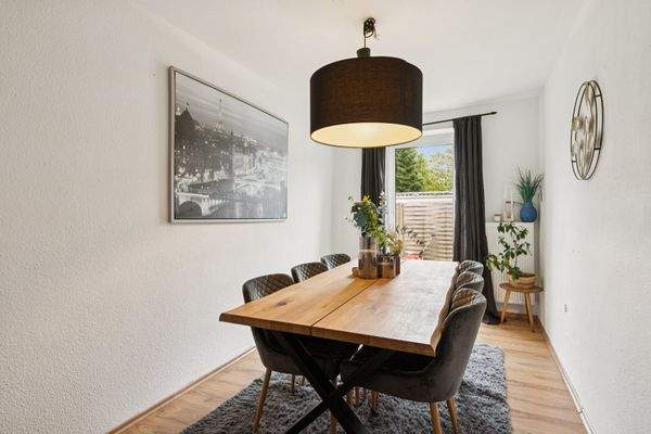 wunderschön helles Esszimmer ...