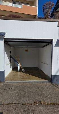 Einzelgarage mit elektrischem Torantrieb 