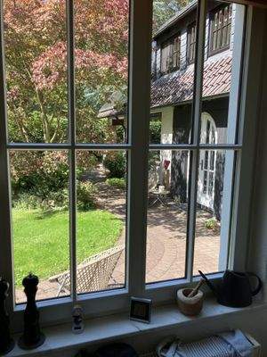 Küchenfesnter Blick in den Garten