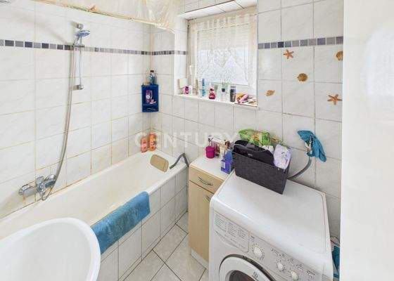 Helles Tageslichtbadezimmer