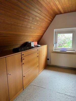 Kinderzimmer / Ankleide DG