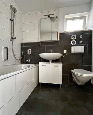 Modernes Bad, neu 2021