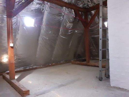 ... Stützen der Dachkonstruktion.