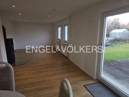 Wohnzimmer mit Ausgang zur Terrasse