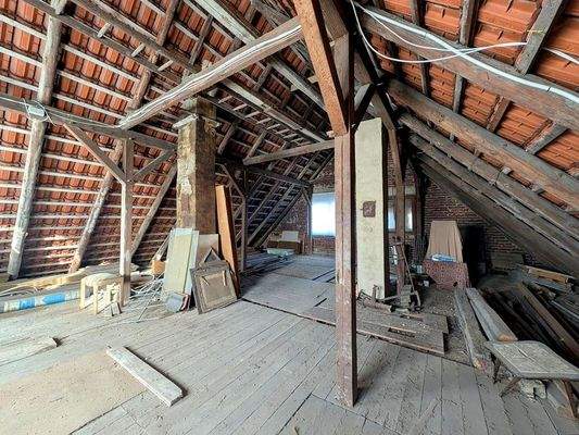 nicht ausgebautes Dachgeschoss - eine mögiiche Reserve!