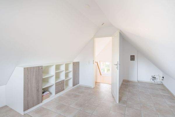 14 Spitzboden Westen.jpg