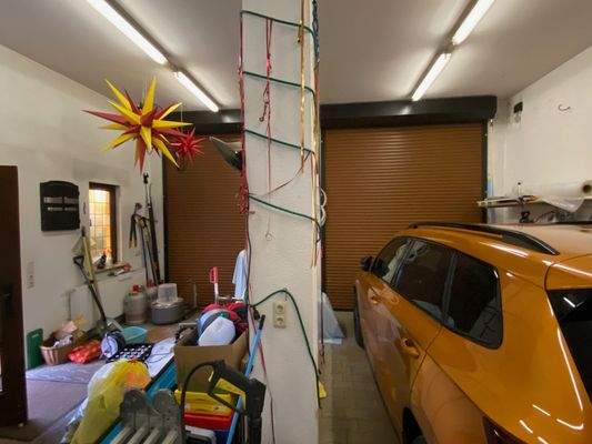 geräumige Garage und Werkstatt (2).jpeg