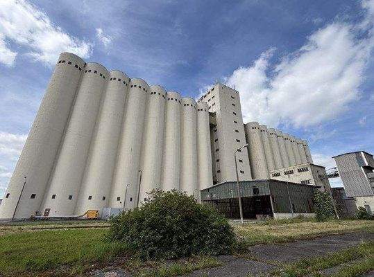 Großsilo-Anlagen und Maschinenhaus
