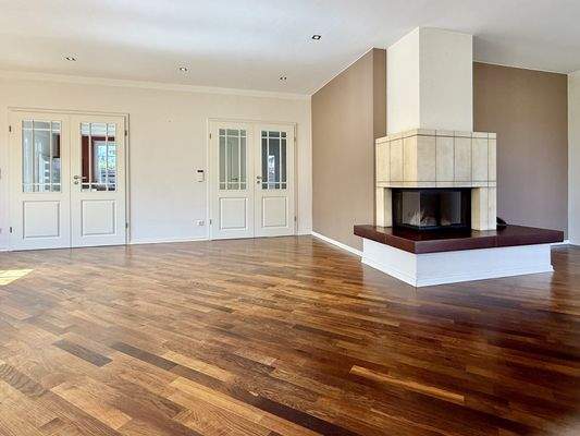 Wohn-/Esszimmer mit Kamin