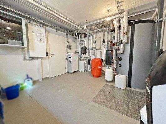 Heizungraum - Weitwinkel.jpg