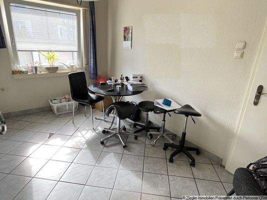 10 - EG - Rechts - Friseursalon Aufenthaltsraum c