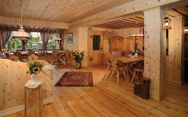 Neuwertige Zirbelstube