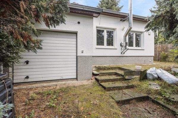 Frontansicht mit Garage