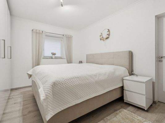 Schlafzimmer Hauptwohnung EG