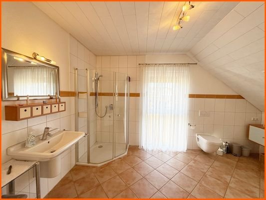 Bad mit Dusche 
