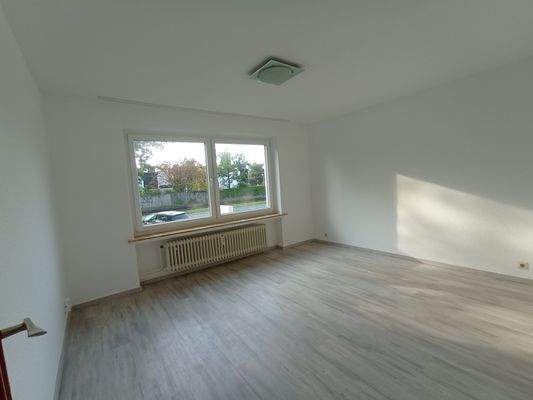 Burgwedeler Str. 42 Zweiter kleinerer Raum.jpg