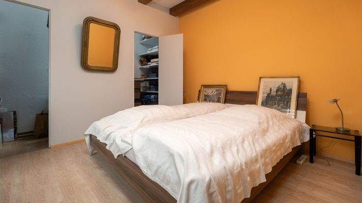 Schlafzimmer zu 2. WZ inkl. begehbarem Schrankraum