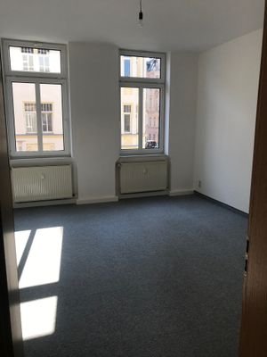 Wohnzimmer mit Tür zum Esszimmer (1).JPG