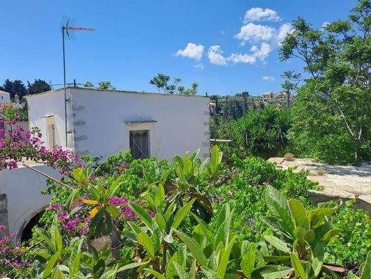 Kreta, Aspro: 3 Villen mit traditionellen Steinelementen und Bergblick zu verkaufen