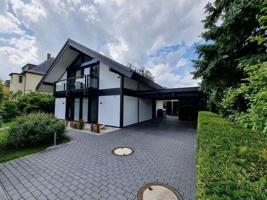 Vorderansicht m. Doppelcarport